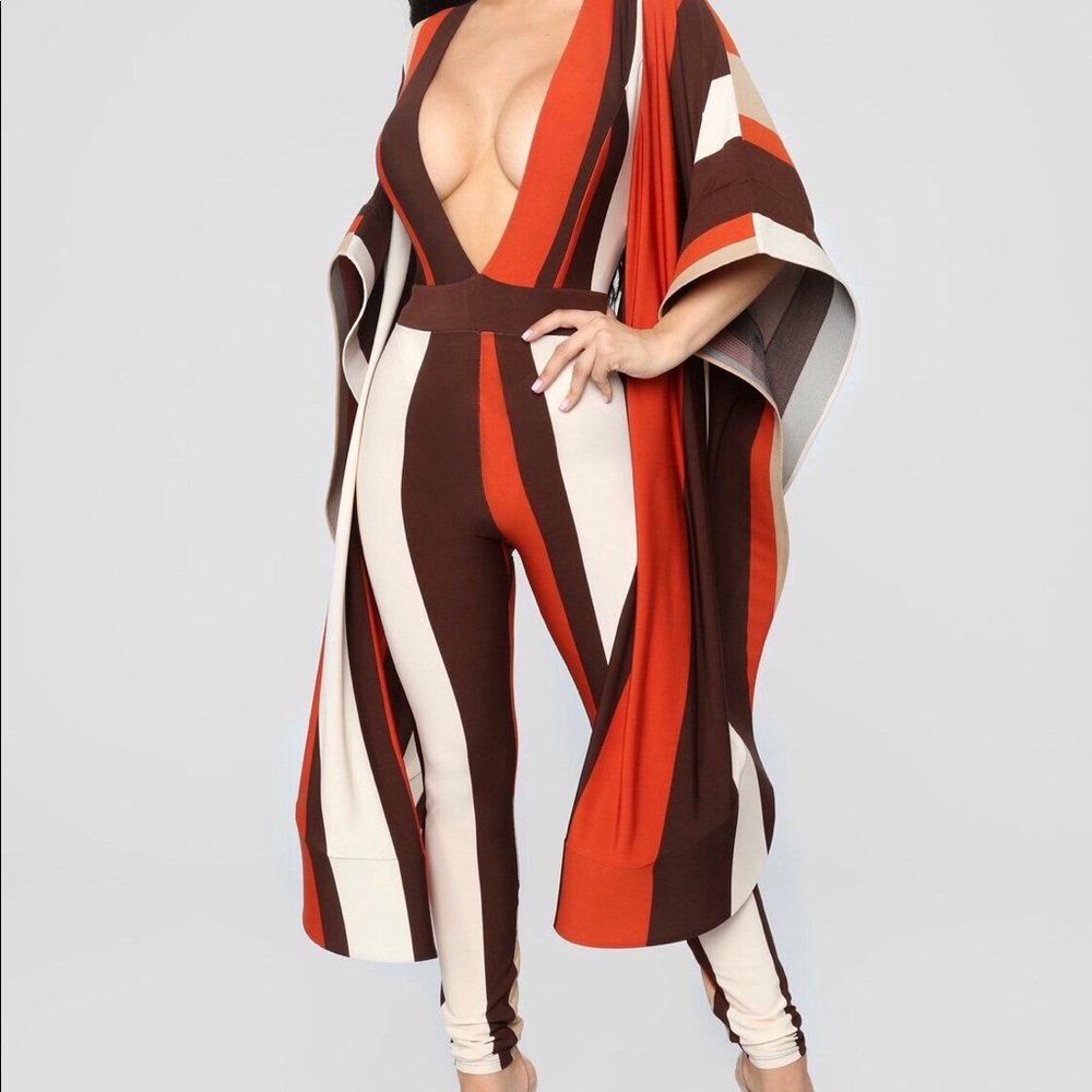 Fashion Nova dramatic entrance jumpsuit sz large